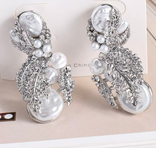 Dangle Pearl Earring